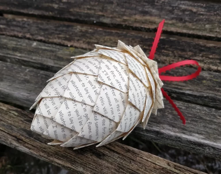 Beautiful Paper Anniversary Gifts to Celebrate Your First Year Together